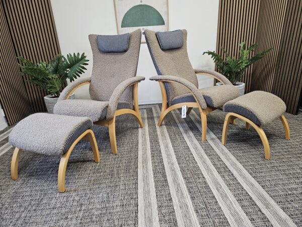 2 stk. Brunstad Delta Legend fåreskinn lenestoler m/krakk