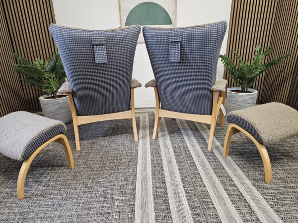2 stk. Brunstad Delta Legend fåreskinn lenestoler m/krakk