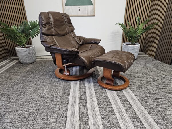 Brukt Stressless® Reno lenestol med krakk