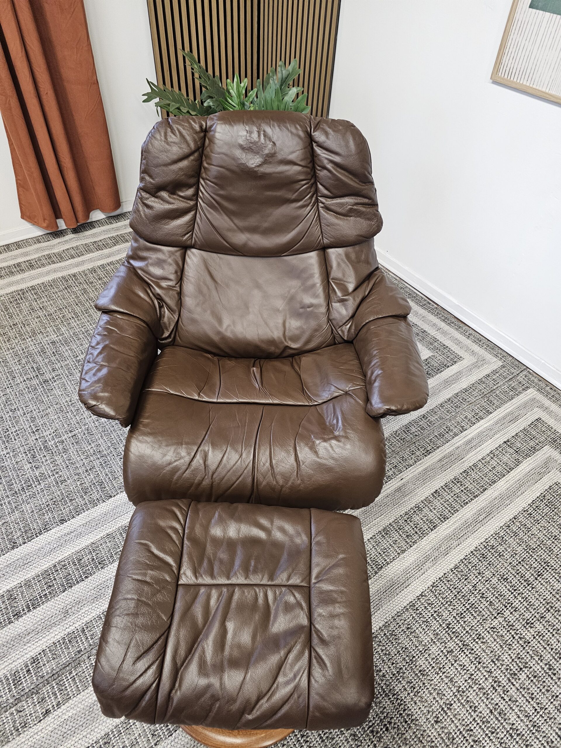 Brukt Stressless® Reno lenestol med krakk - Bilde 7