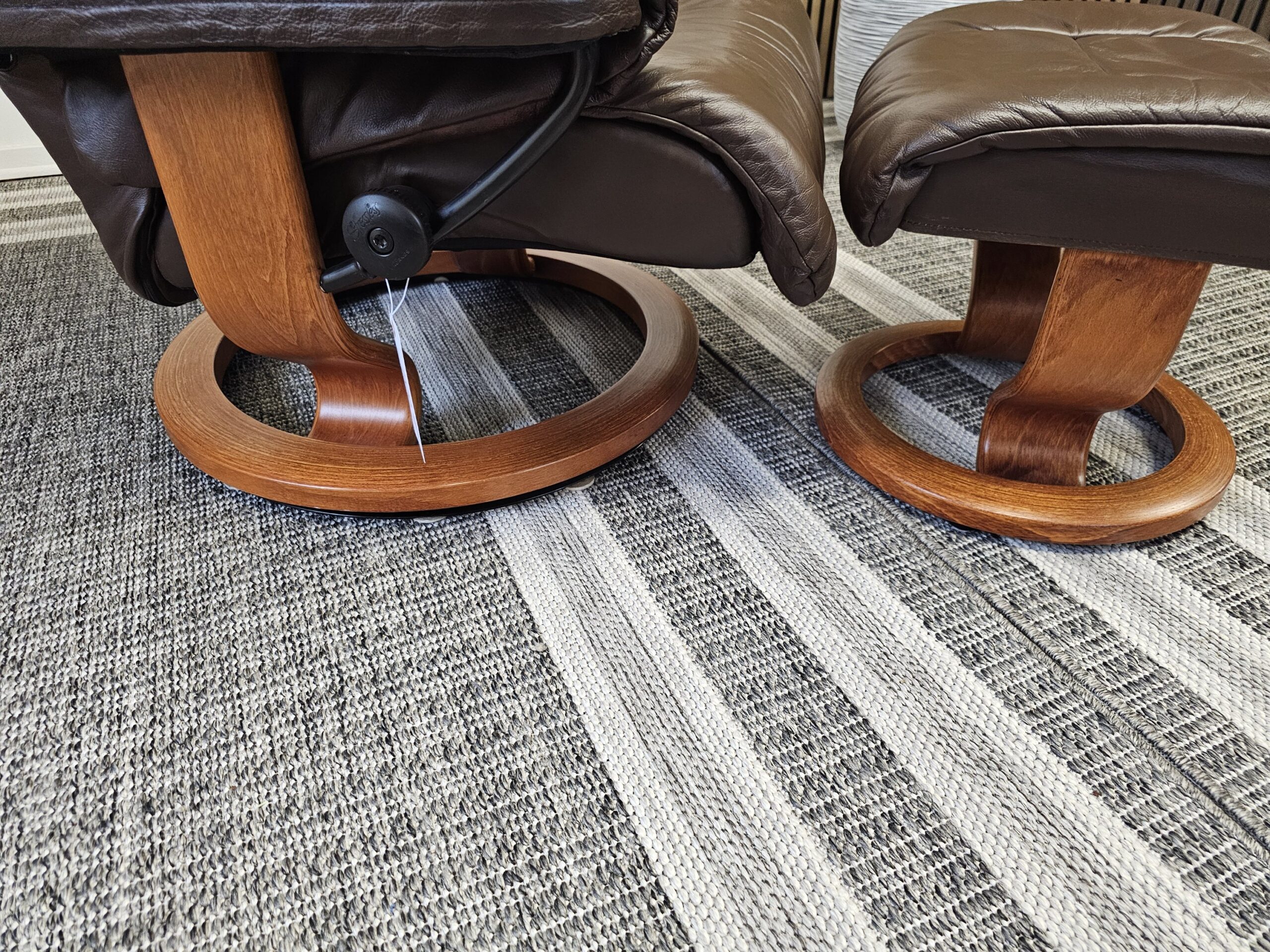Brukt Stressless® Reno lenestol med krakk - Bilde 5