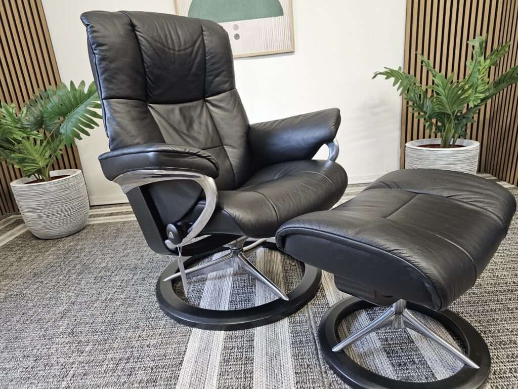 Stressless® Mayfair Signature lenestol med krakk