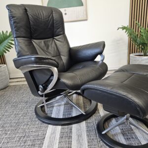 Stressless® Mayfair Signature lenestol med krakk