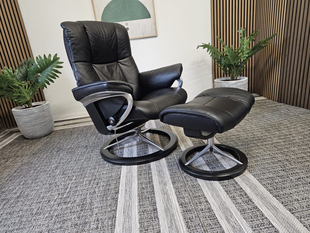 Stressless® Mayfair Signature lenestol med krakk