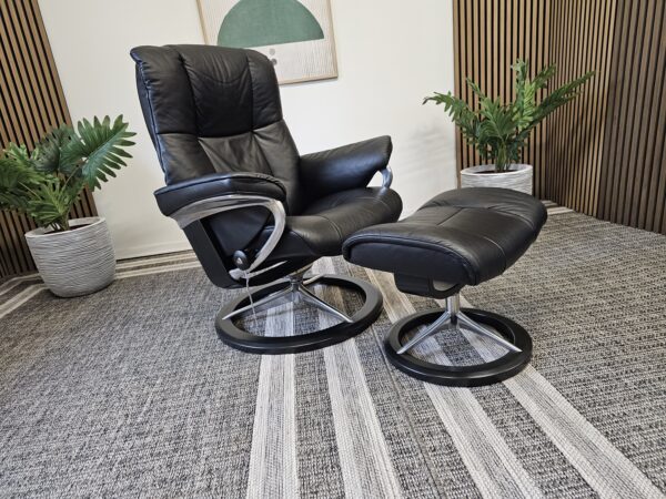 Stressless® Mayfair Signature lenestol med krakk