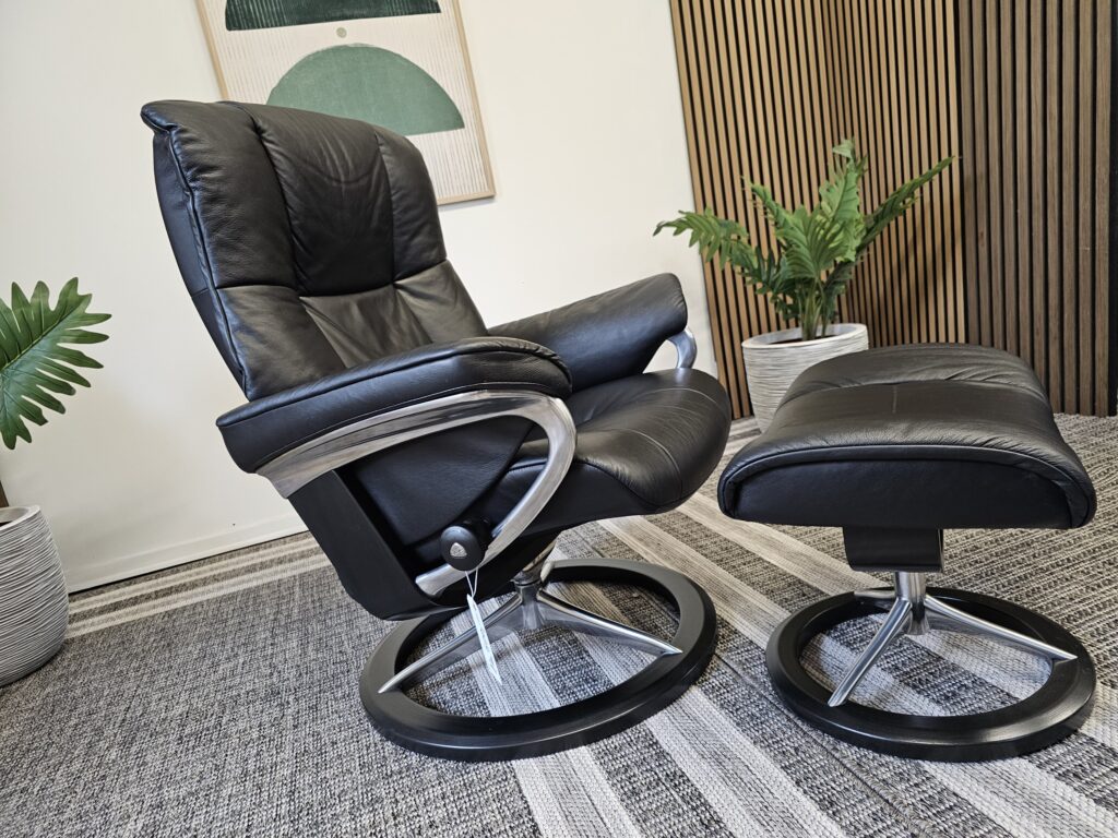 Stressless® Mayfair Signature lenestol med krakk