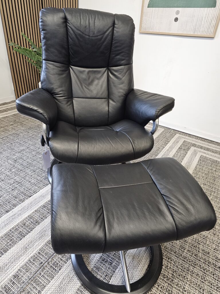 Stressless® Mayfair Signature lenestol med krakk