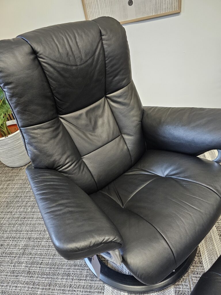 Stressless® Mayfair Signature lenestol med krakk