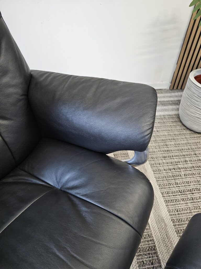 Stressless® Mayfair Signature lenestol med krakk