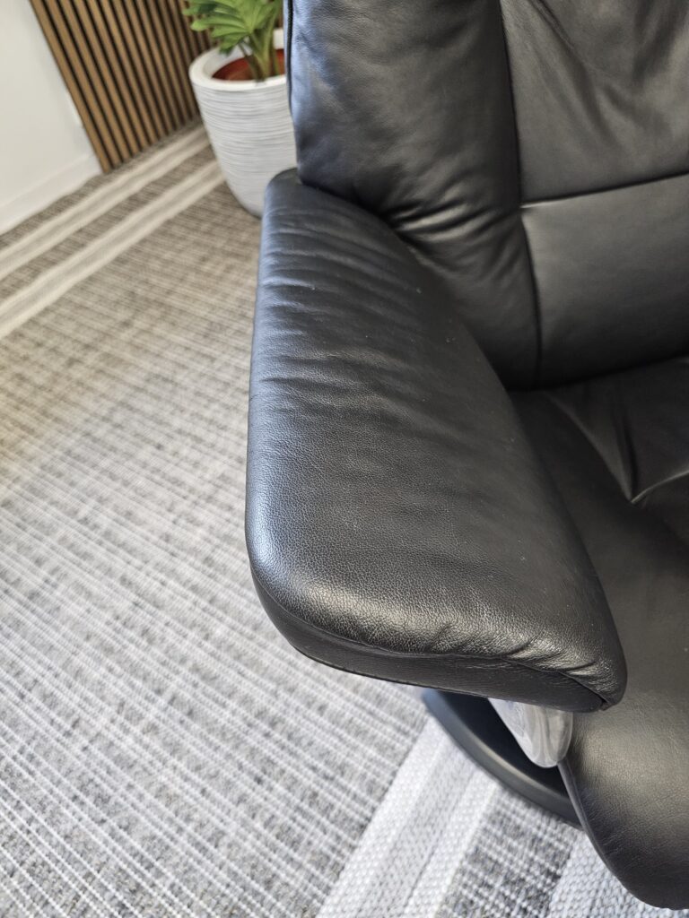 Stressless® Mayfair Signature lenestol med krakk
