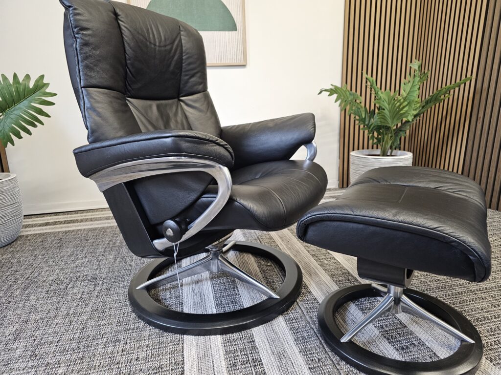 Stressless® Mayfair Signature lenestol med krakk