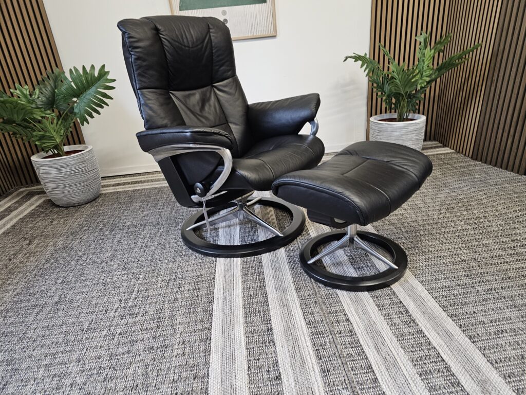 Stressless® Mayfair Signature lenestol med krakk