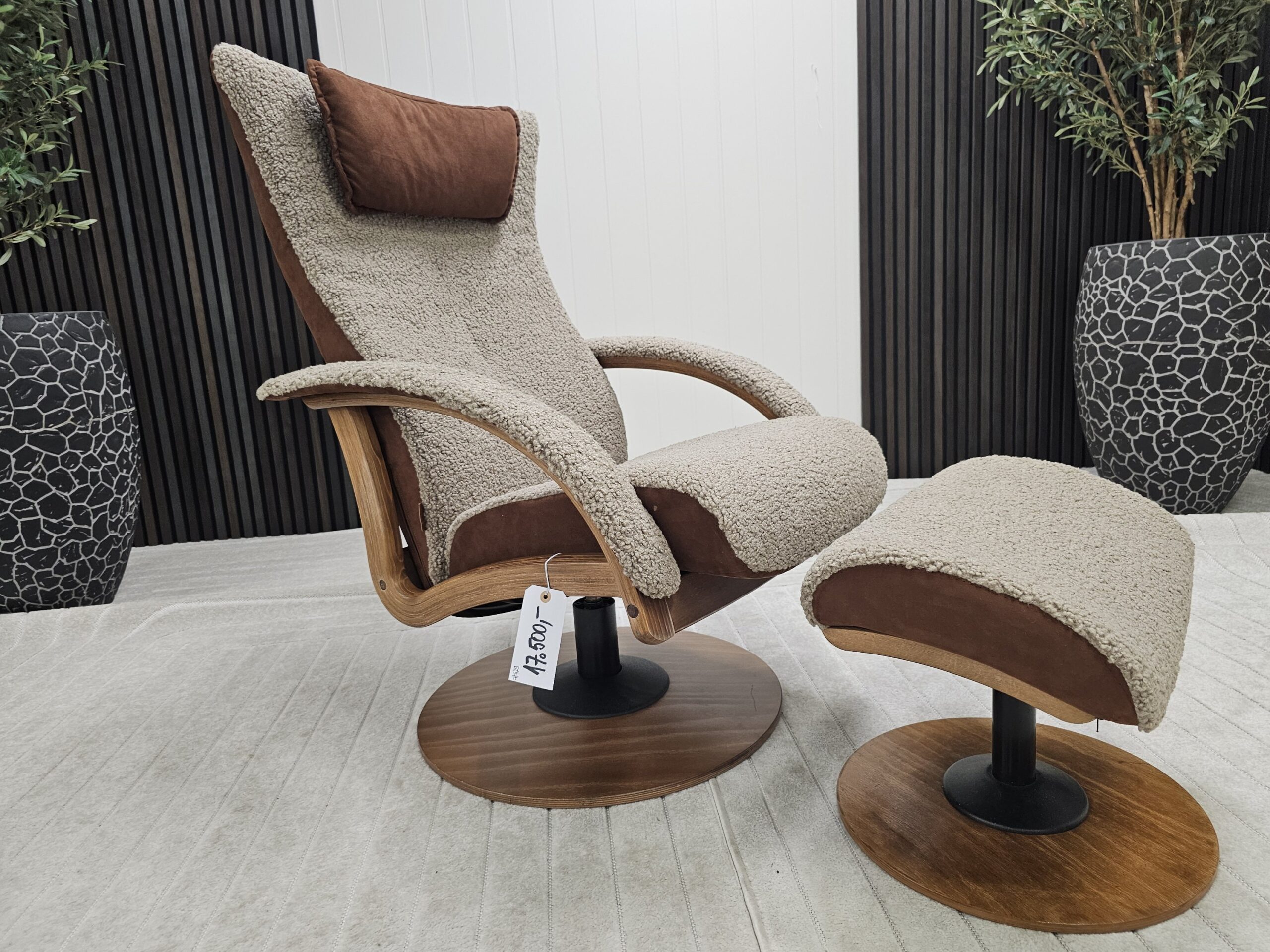 Brunstad Delta Motion lenestol m/krakk i fåreskinn - Bilde 1