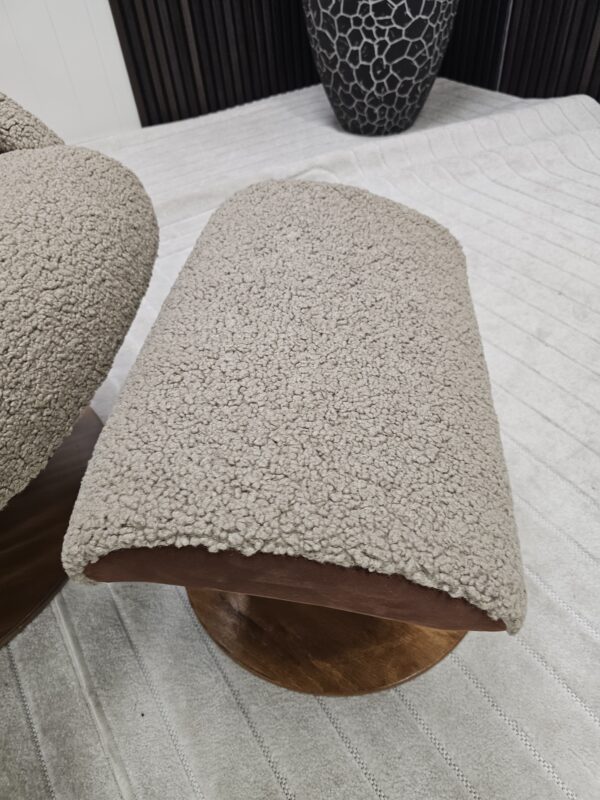 Brunstad Delta Motion lenestol m/krakk i fåreskinn