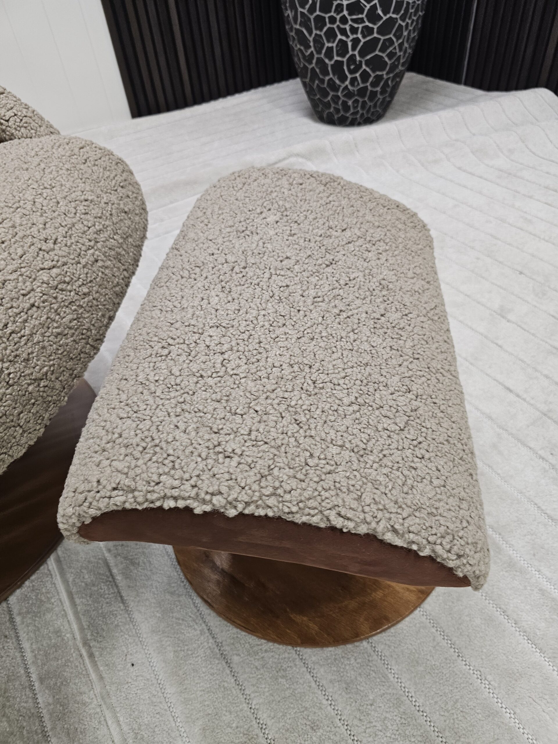 Brunstad Delta Motion lenestol m/krakk i fåreskinn - Bilde 15
