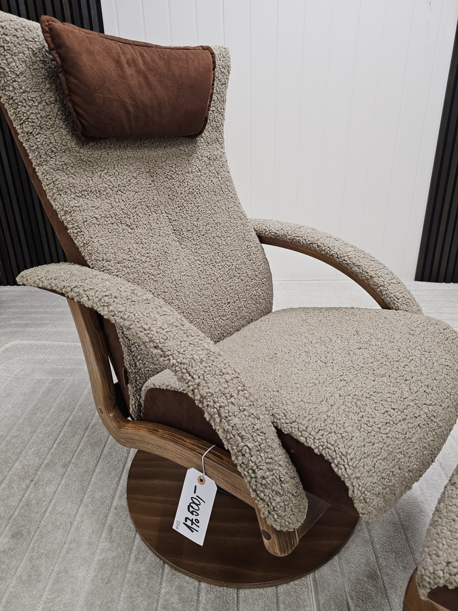 Brunstad Delta Motion lenestol m/krakk i fåreskinn - Bilde 16
