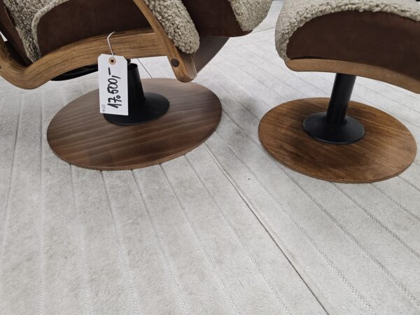 Brunstad Delta Motion lenestol m/krakk i fåreskinn