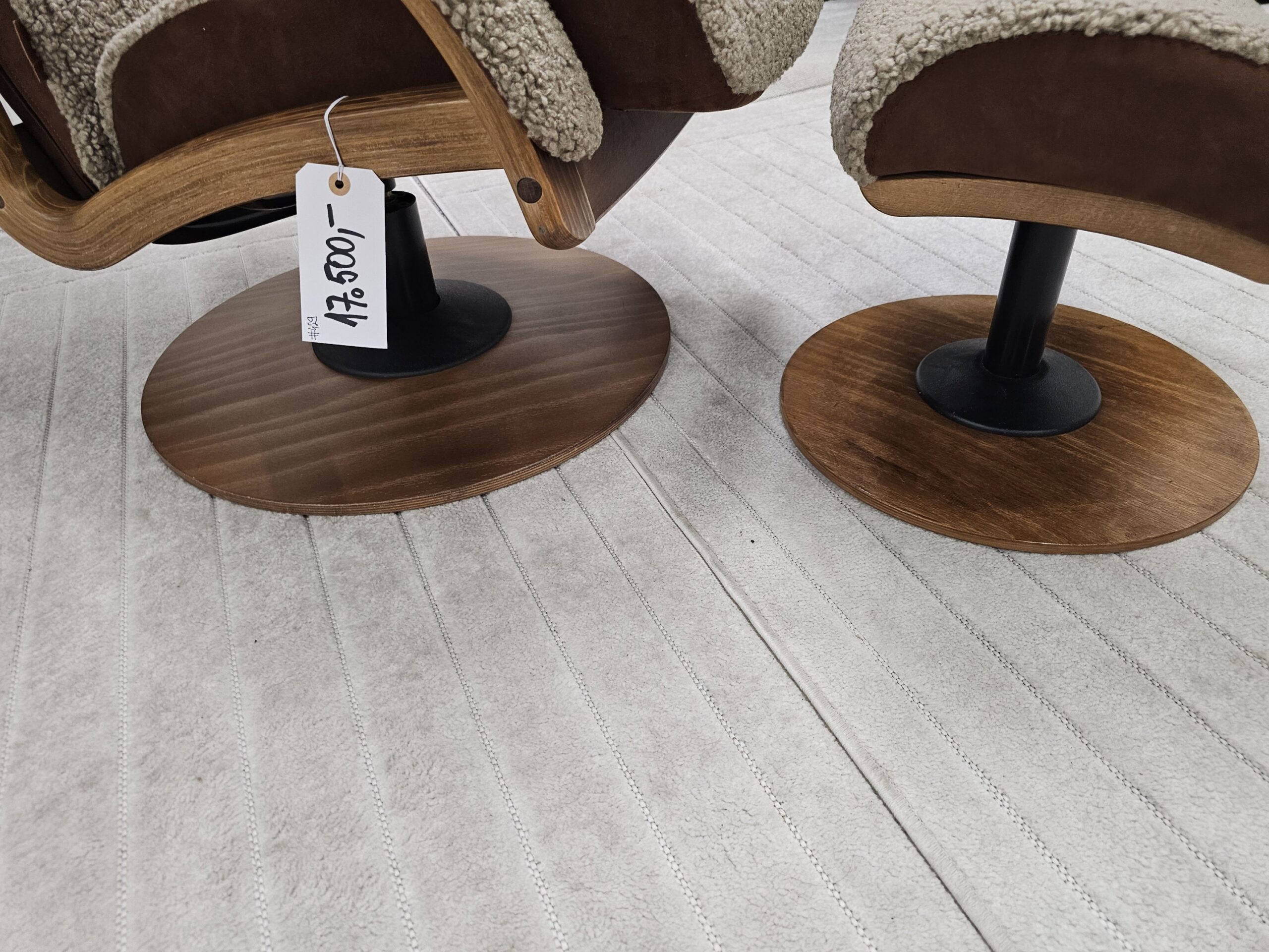 Brunstad Delta Motion lenestol m/krakk i fåreskinn - Bilde 6