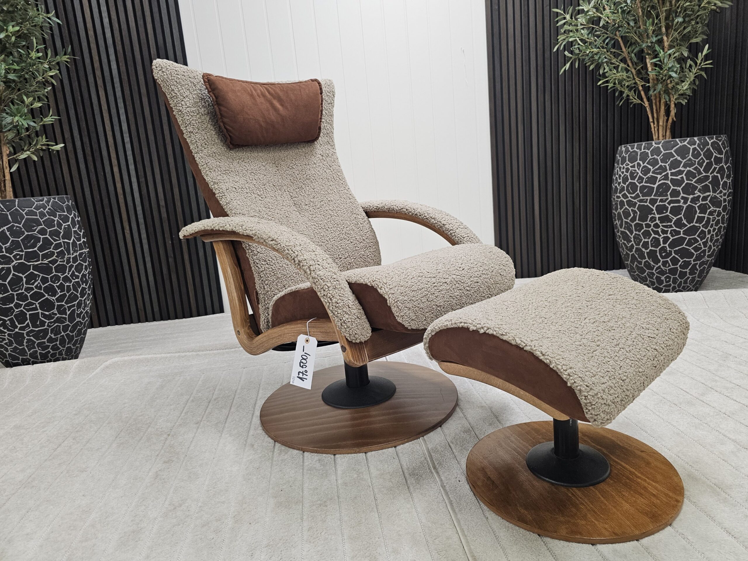 Brunstad Delta Motion lenestol m/krakk i fåreskinn - Bilde 8