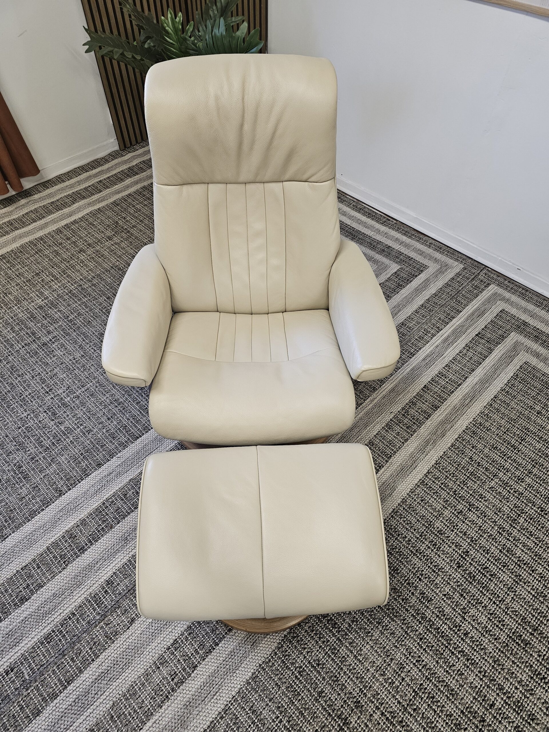 Stressless® Crown lenestol med krakk - Bilde 9