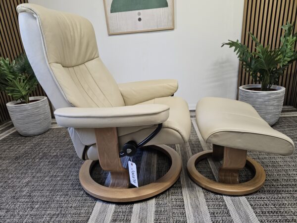 Stressless® Crown lenestol med krakk