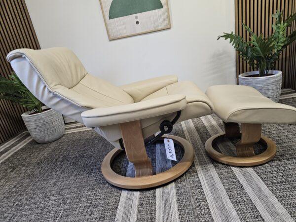 Stressless® Crown lenestol med krakk