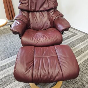 Stressless® Reno Medium med krakk + Stressless® Swing bord - Bilde 10