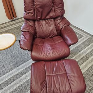 Stressless® Reno Medium med krakk + Stressless® Swing bord - Bilde 15