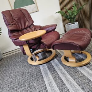 Stressless® Reno Medium med krakk + Stressless® Swing bord - Bilde 3