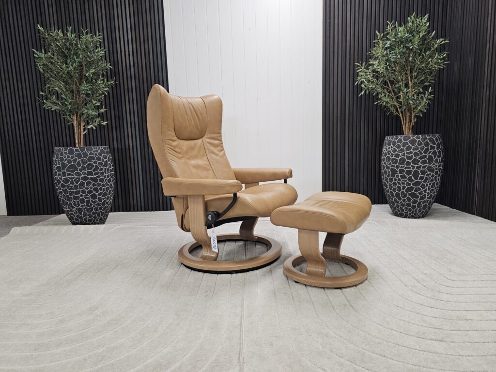 Stressless® Wing Medium lenestol med krakk