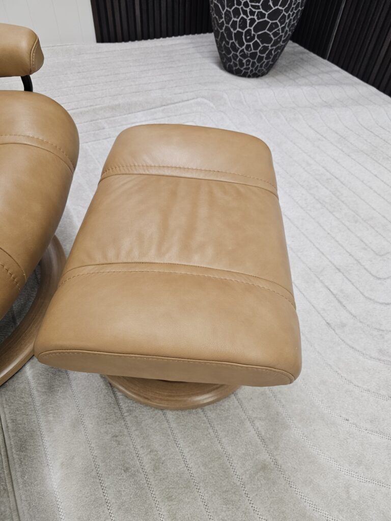 Stressless® Wing Medium lenestol med krakk