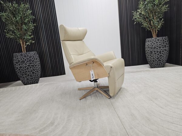 Conform Air lenestol med integrert fothviler
