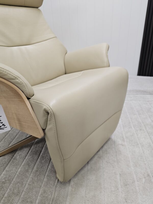 Conform Air lenestol med integrert fothviler