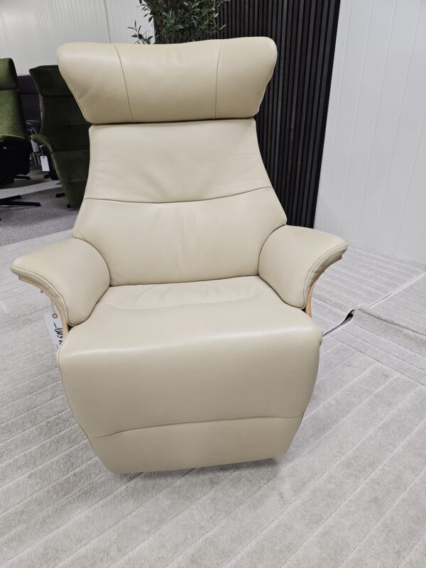 Conform Air lenestol med integrert fothviler