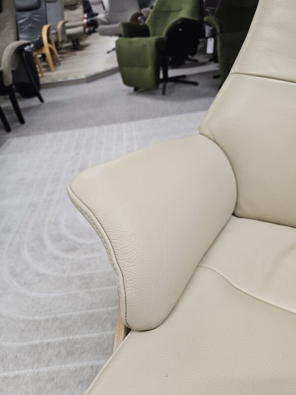 Conform Air lenestol med integrert fothviler