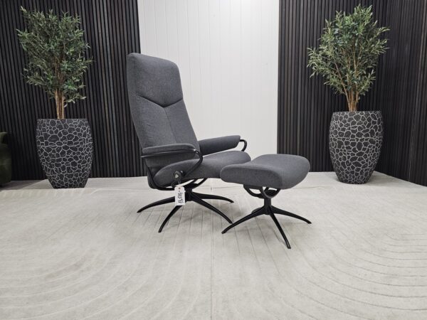 Stressless® City høyrygg lenestol med krakk