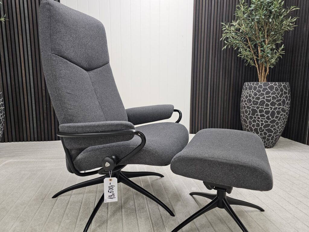 Stressless® City høyrygg lenestol med krakk
