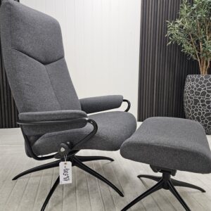 Stressless® City høyrygg lenestol med krakk