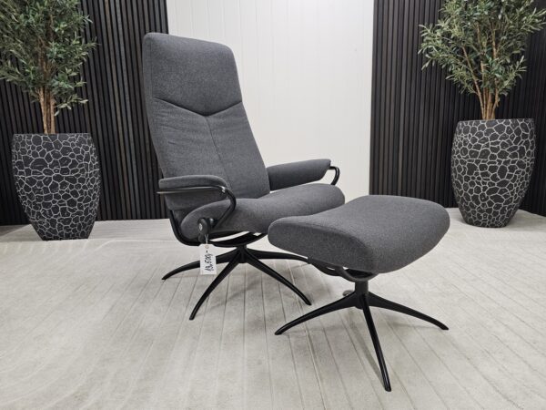 Stressless® City høyrygg lenestol med krakk