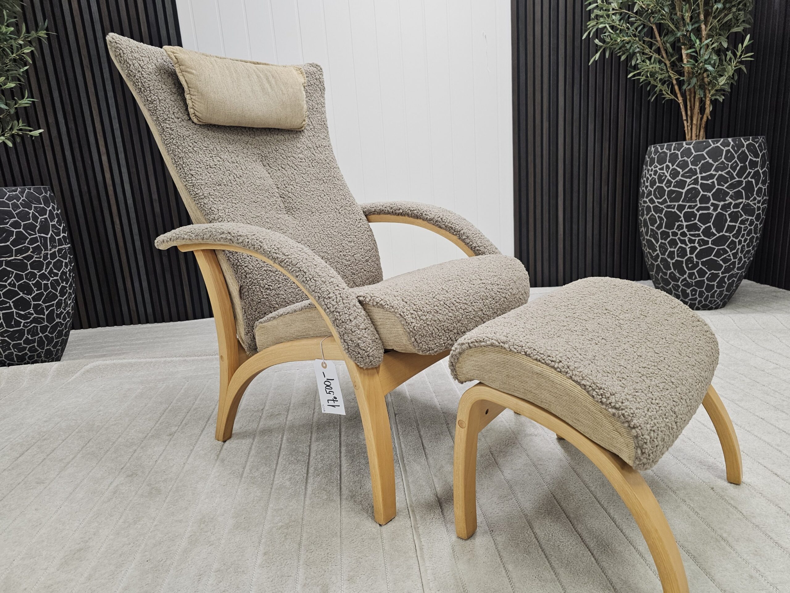 Brunstad Delta lenestol med krakk- Sahara fåreskinn/eik - Bilde 11