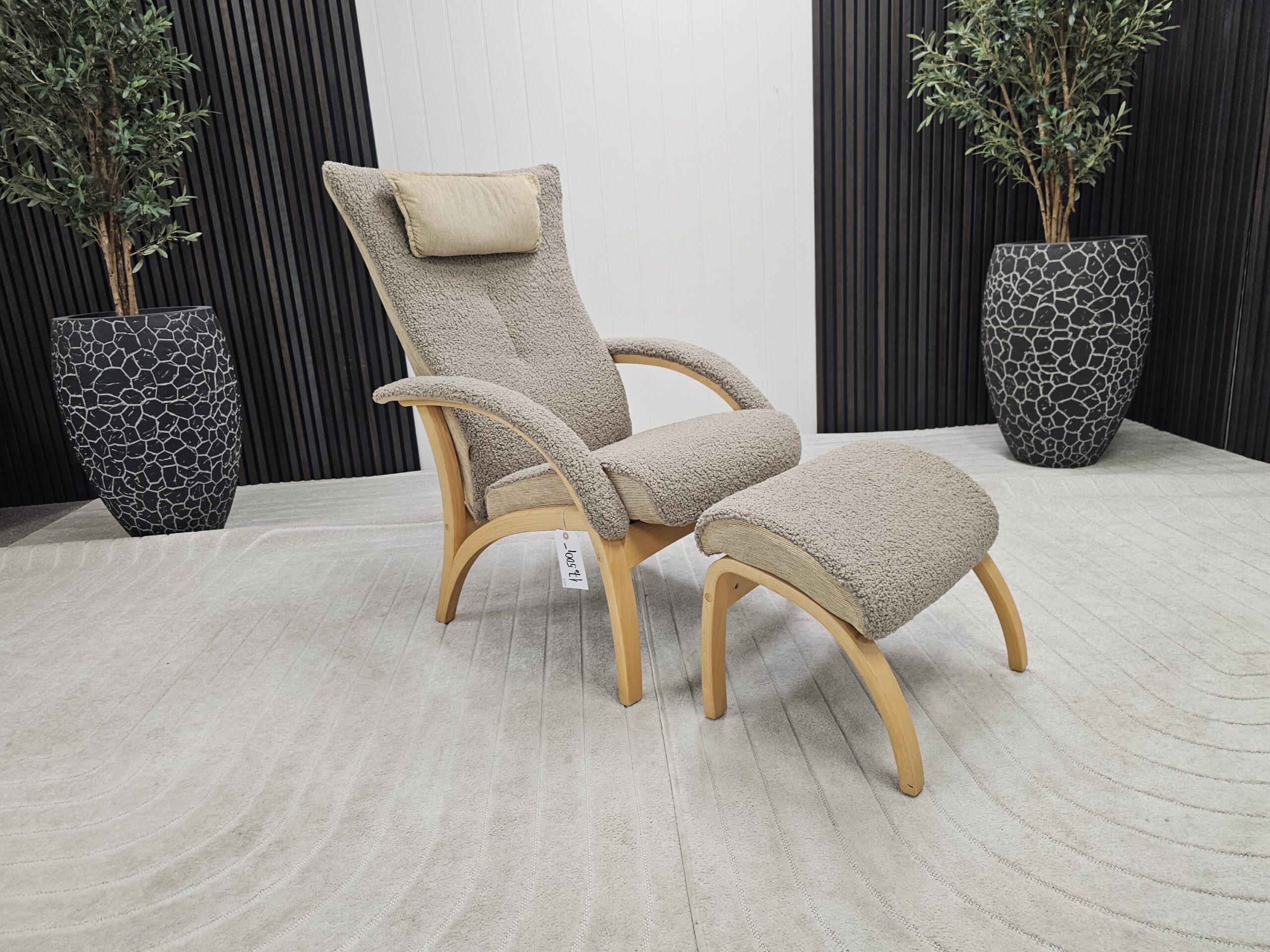 Brunstad Delta lenestol med krakk- Sahara fåreskinn/eik - Bilde 8