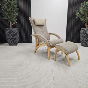 Brunstad Delta lenestol med krakk- Sahara fåreskinn/eik - Bilde 10