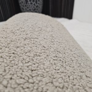 Brunstad Delta lenestol med krakk- Sahara fåreskinn/eik - Bilde 16