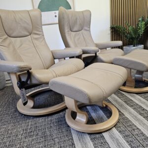 2 stk. Stressless Wing lenestoler med krakk fra Ekornes - Bilde 1