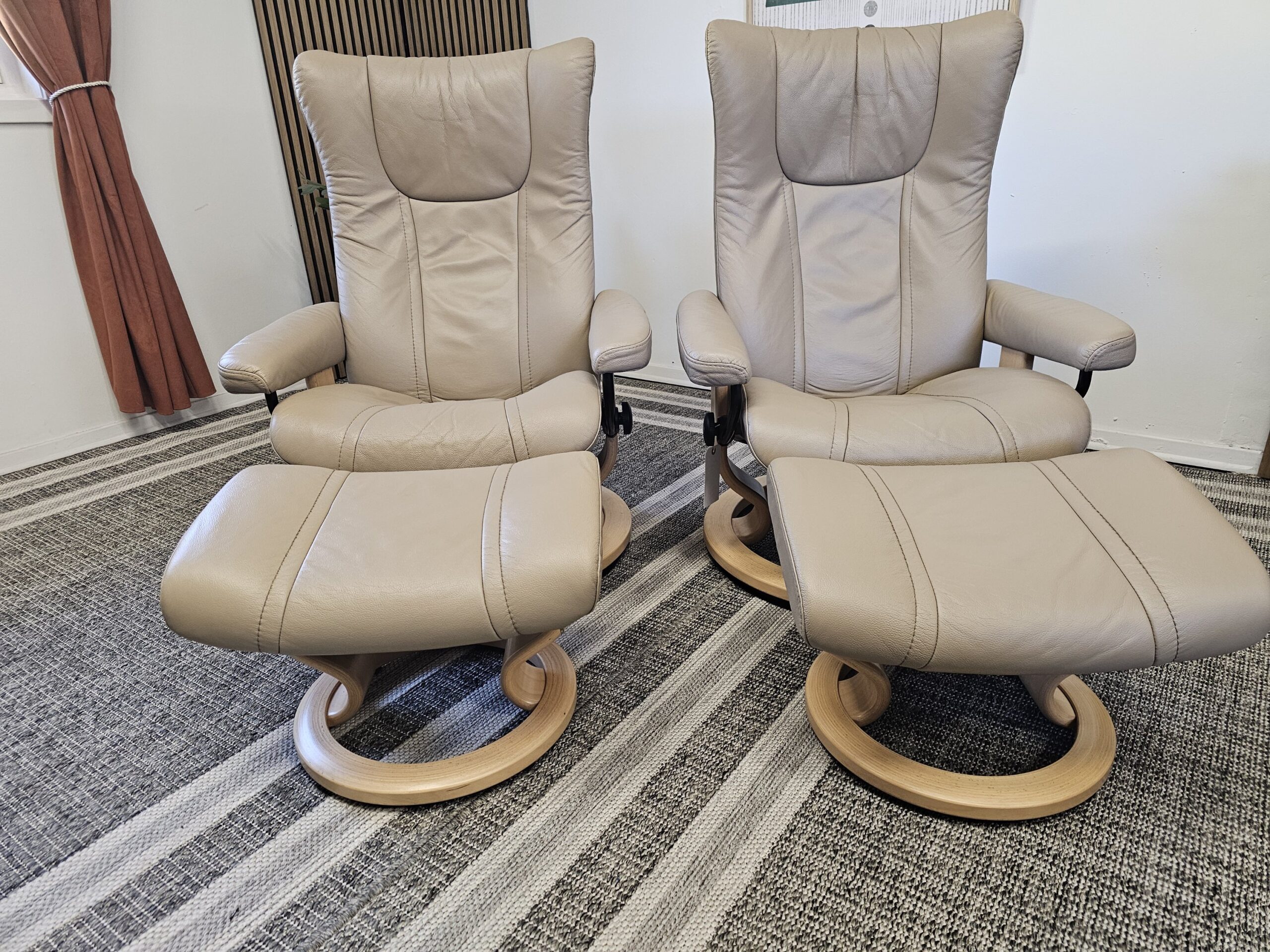 2 stk. Stressless Wing lenestoler med krakk fra Ekornes - Bilde 2