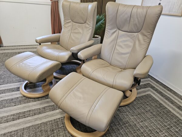2 stk. Stressless Wing lenestoler med krakk fra Ekornes