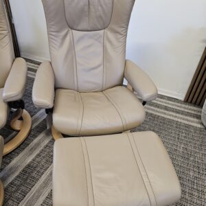 2 stk. Stressless Wing lenestoler med krakk fra Ekornes - Bilde 10