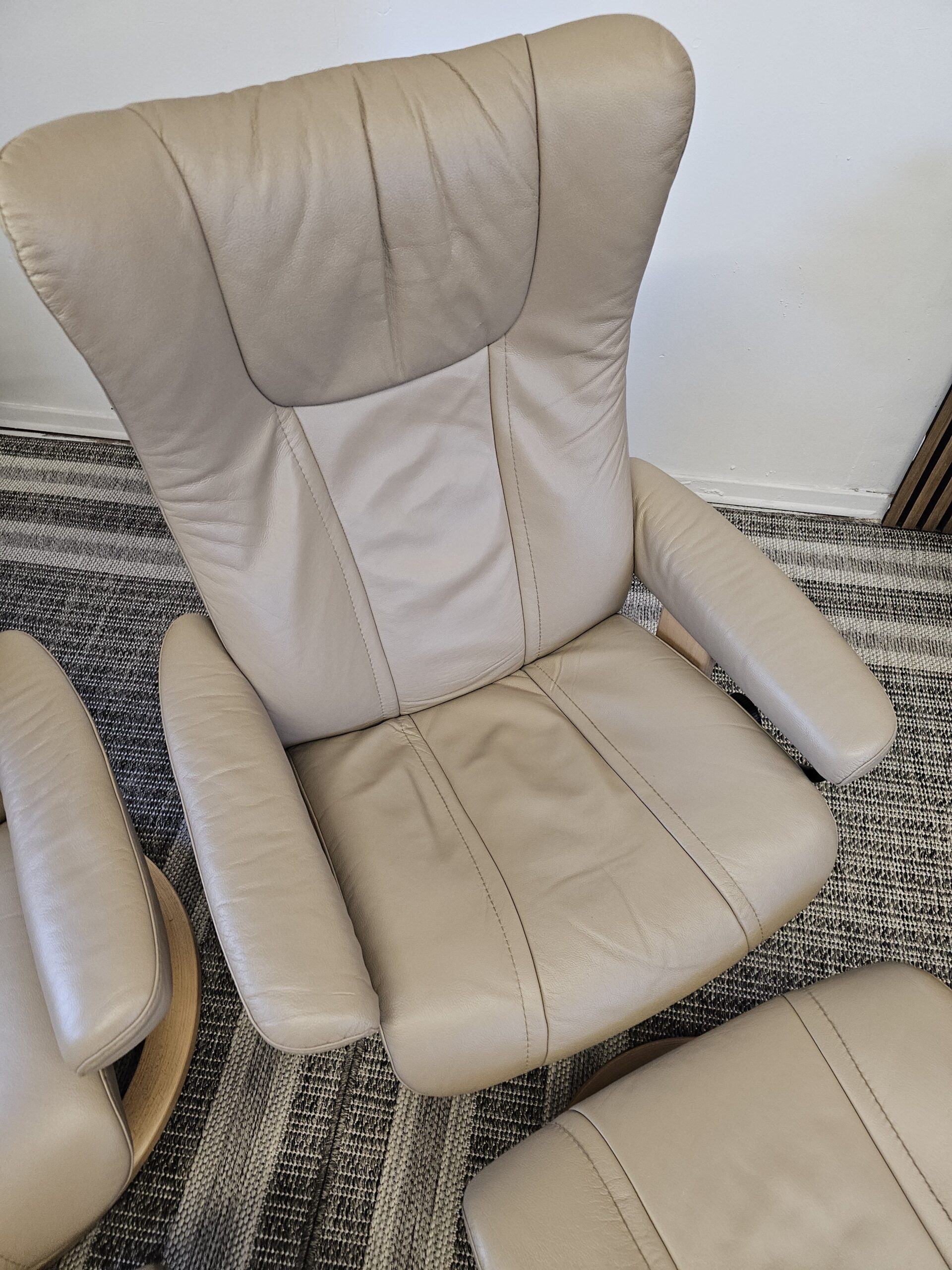 2 stk. Stressless Wing lenestoler med krakk fra Ekornes - Bilde 24