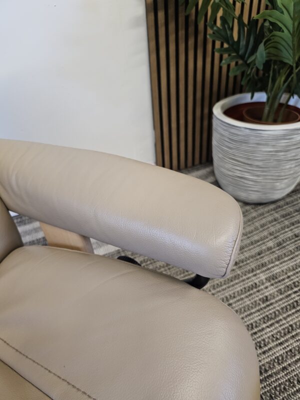 2 stk. Stressless Wing lenestoler med krakk fra Ekornes
