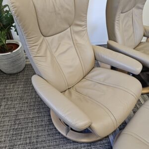 2 stk. Stressless Wing lenestoler med krakk fra Ekornes - Bilde 22